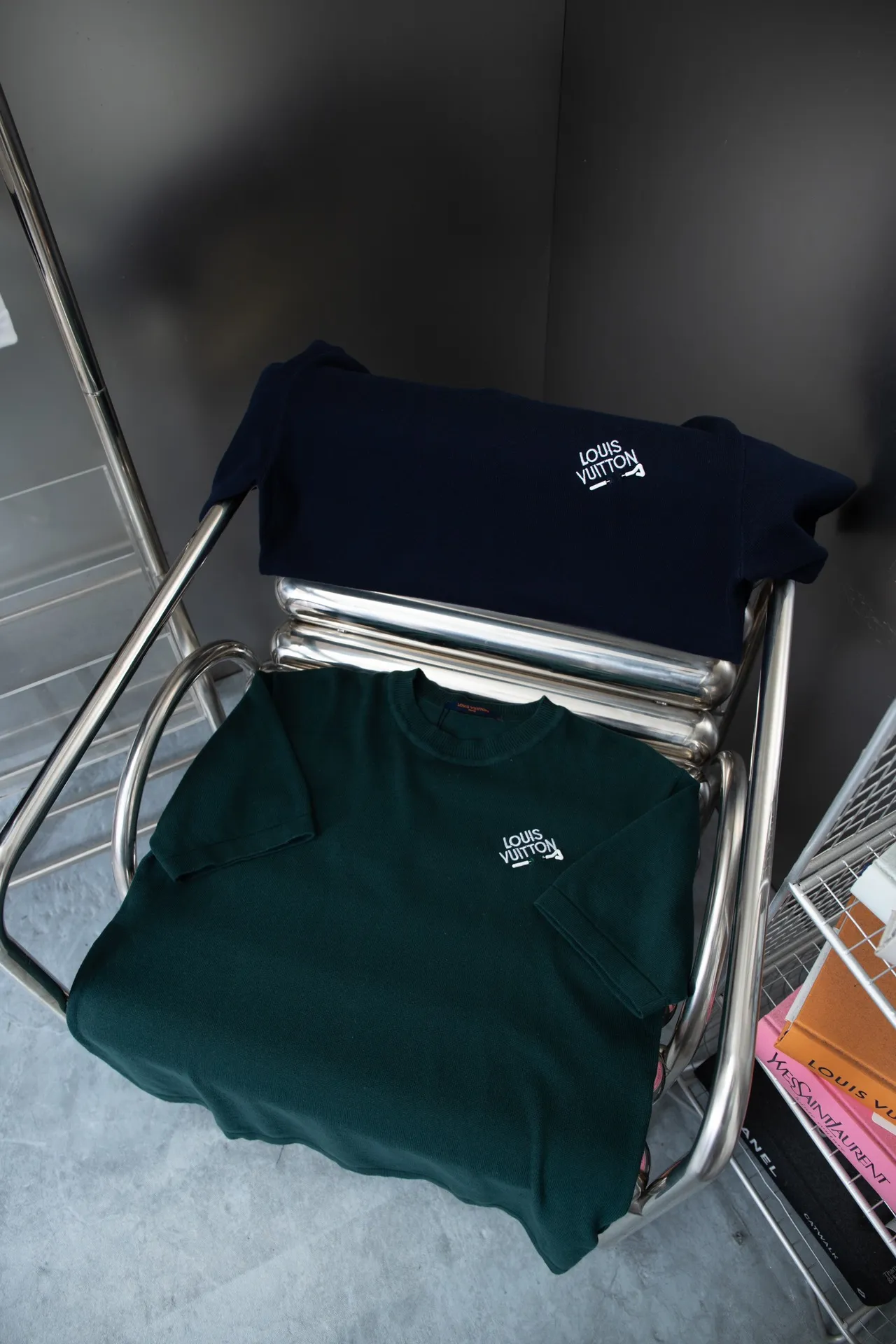 🅿️200 High Quality Lv 2025 Spring and Summer Pin🧷Short Sleeve Knitted Same as Official Website Customized Sweater Neck➕Front Chest Pin🧷Design High Density Imported Embroidery Custom Dyed Wool Yarn S M L XL